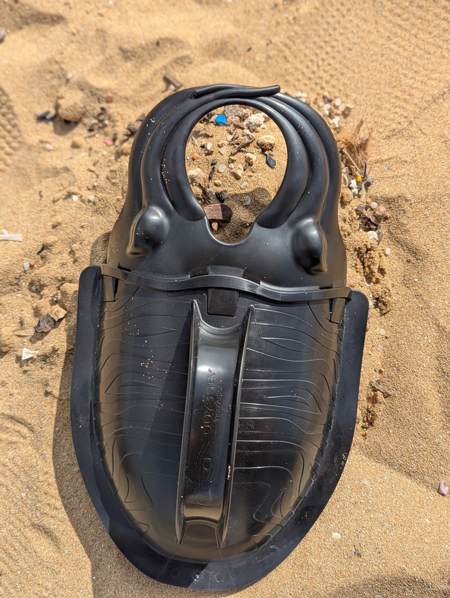 SCUTTLE THE MICROPLASTIC COLLECTING CUTTLE