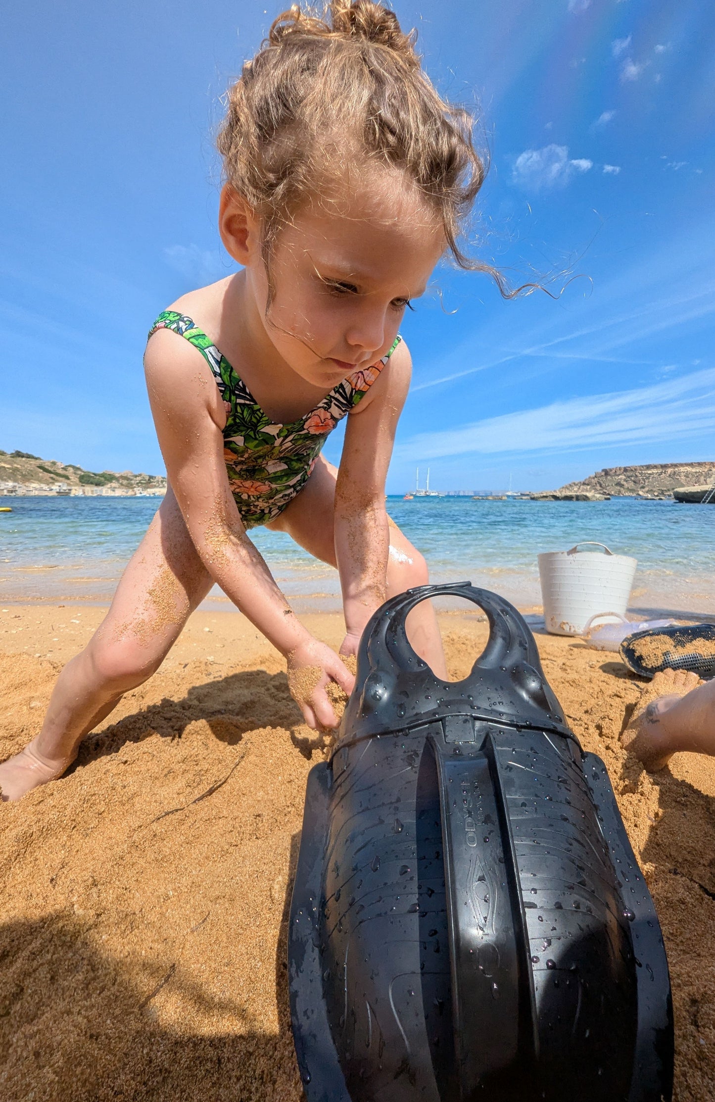 SCUTTLE THE MICROPLASTIC COLLECTING CUTTLE